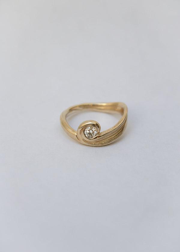 Unda Solitaire 14K Gold Ring w. Diamond