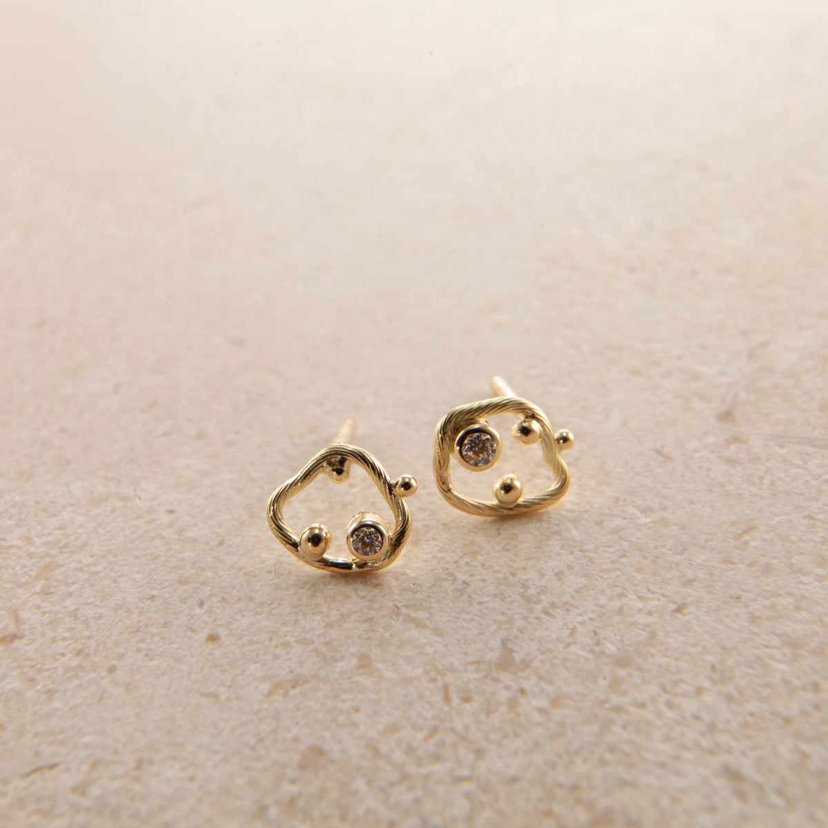 Mini Cloud 18K & 22K Gold Earring w. Diamond