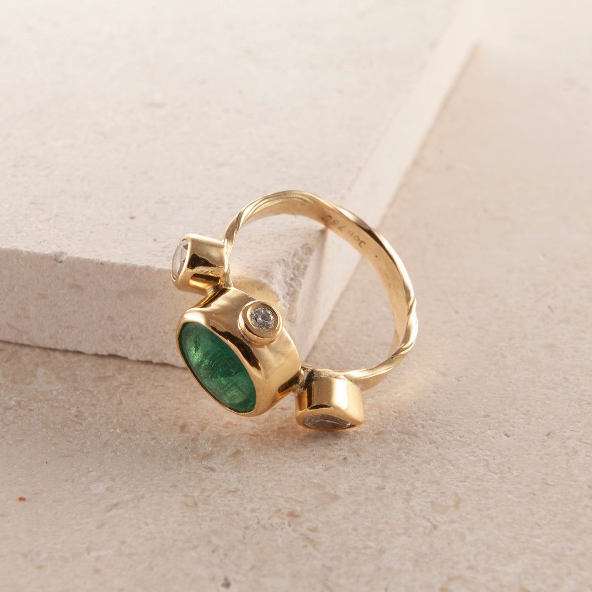 Cocktail 18K & 22K Gold Ring w. Emerald & Diamonds