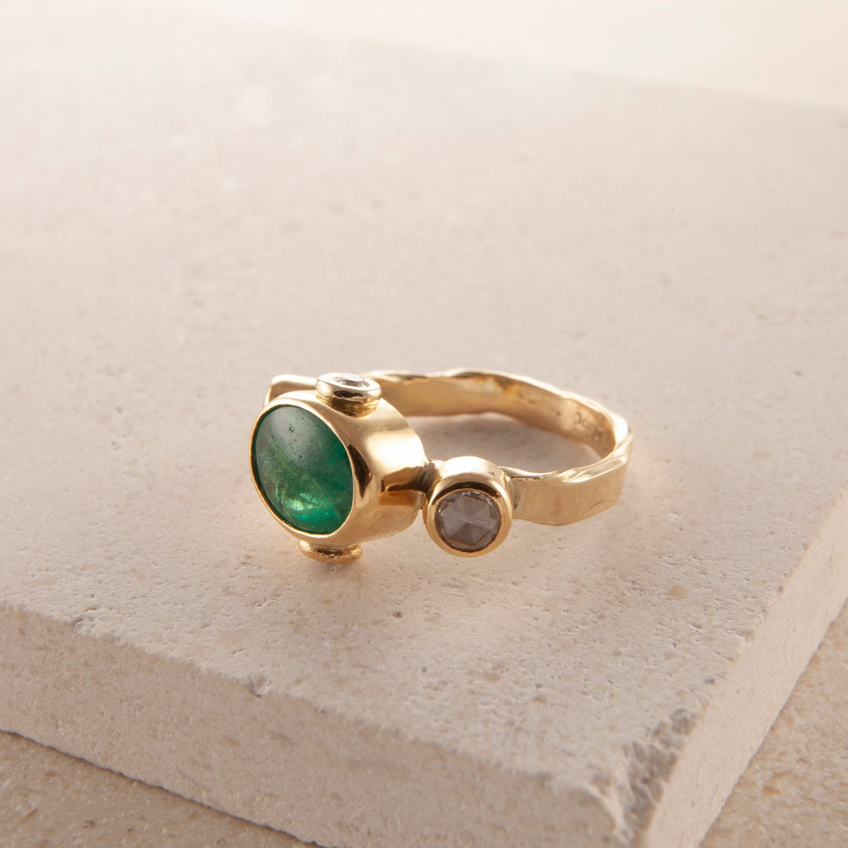 Cocktail 18K & 22K Gold Ring w. Emerald & Diamonds