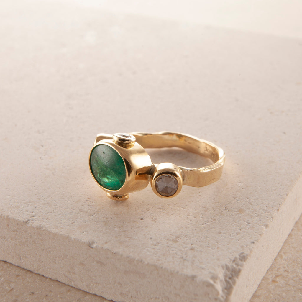 Cocktail 18K & 22K Gold Ring w. Emerald & Diamonds