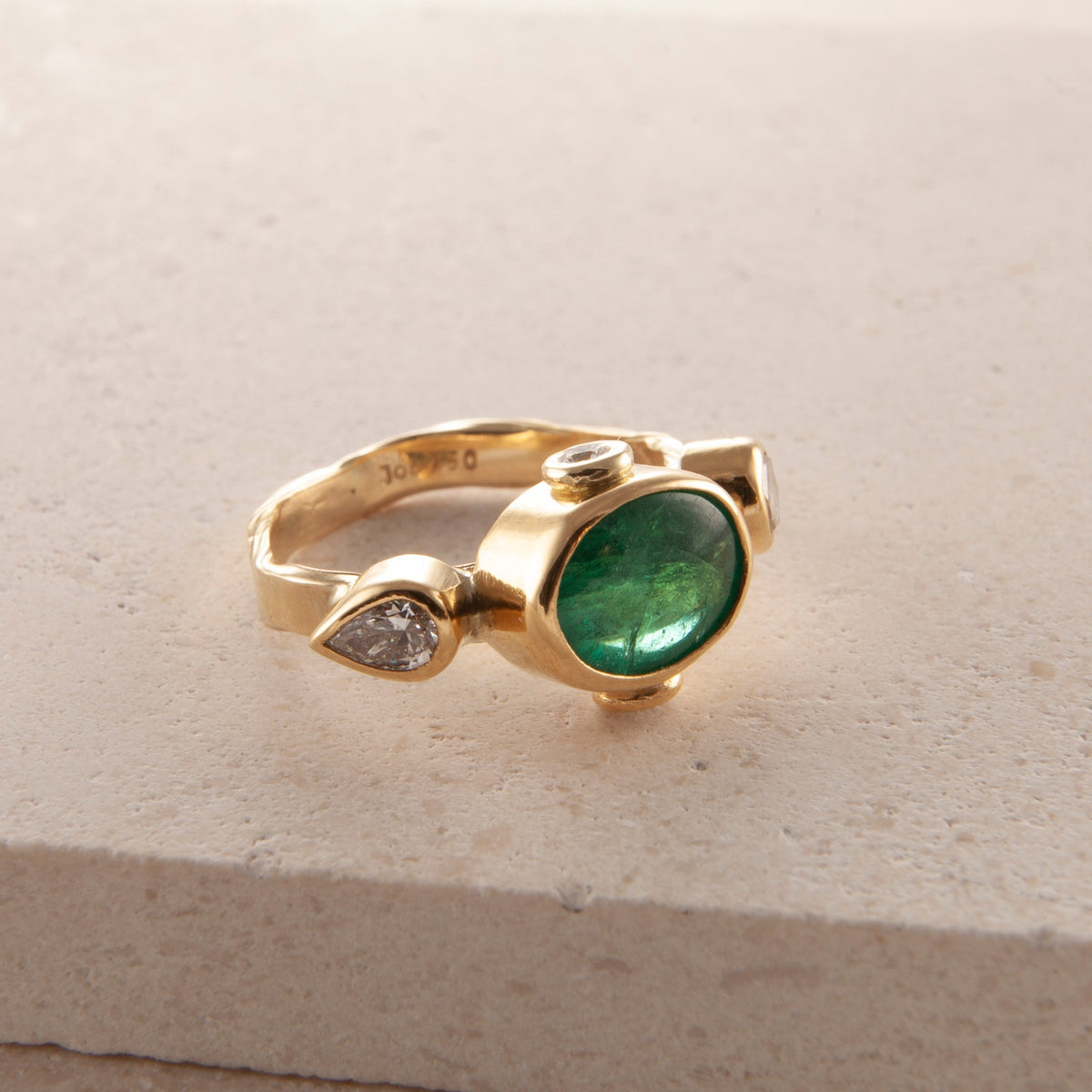Cocktail 18K & 22K Gold Ring w. Emerald & Diamonds