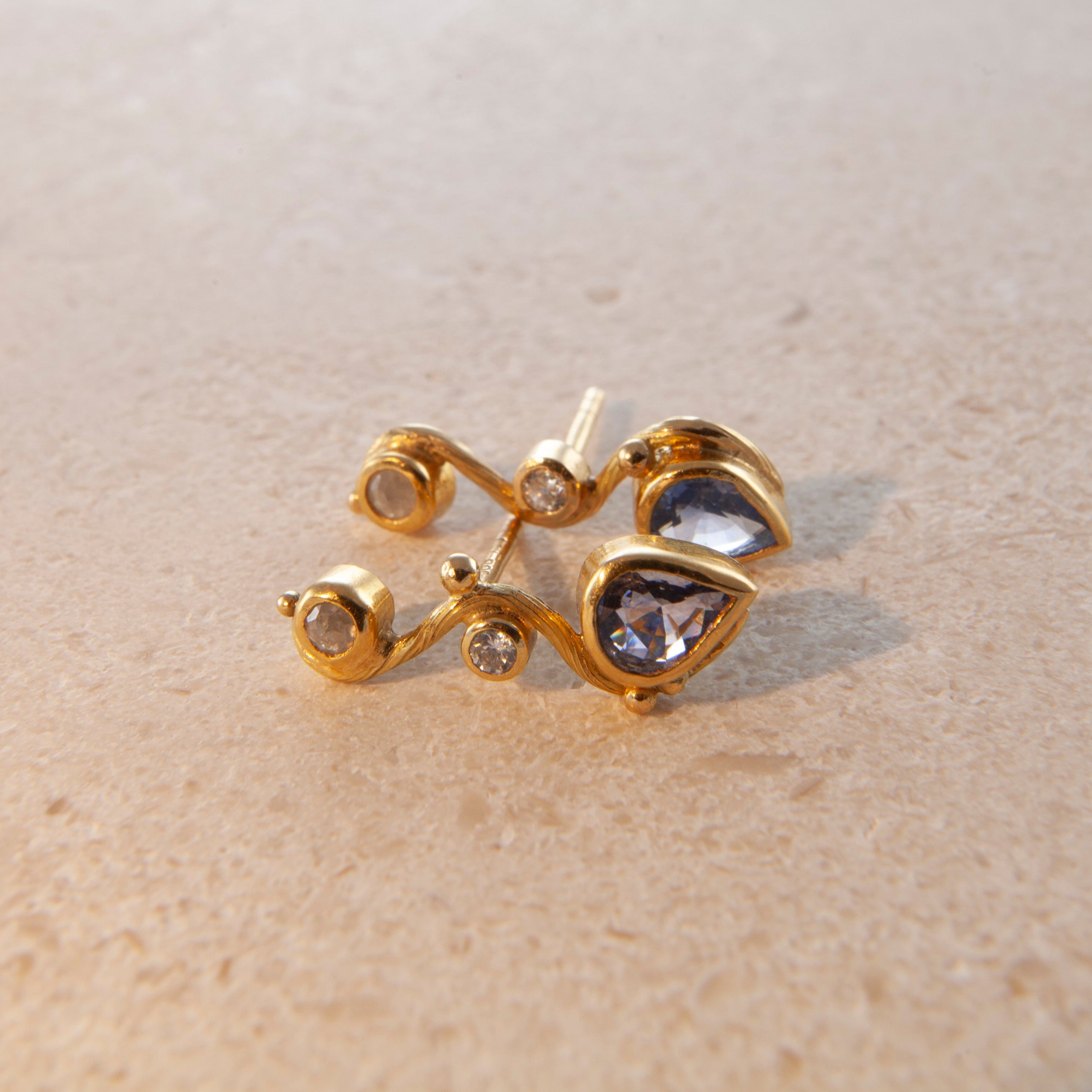 Seafire 18K & 22K Gold Earring w. Sapphire & Diamonds