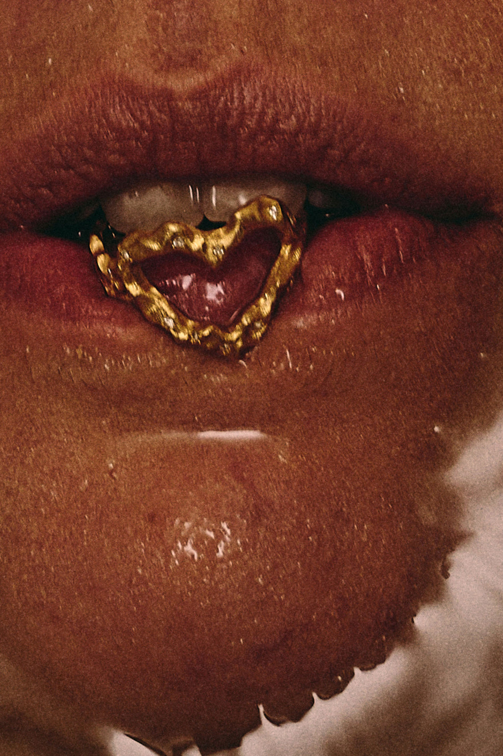 Heart to Heart 18K Gold Ring w. Diamonds