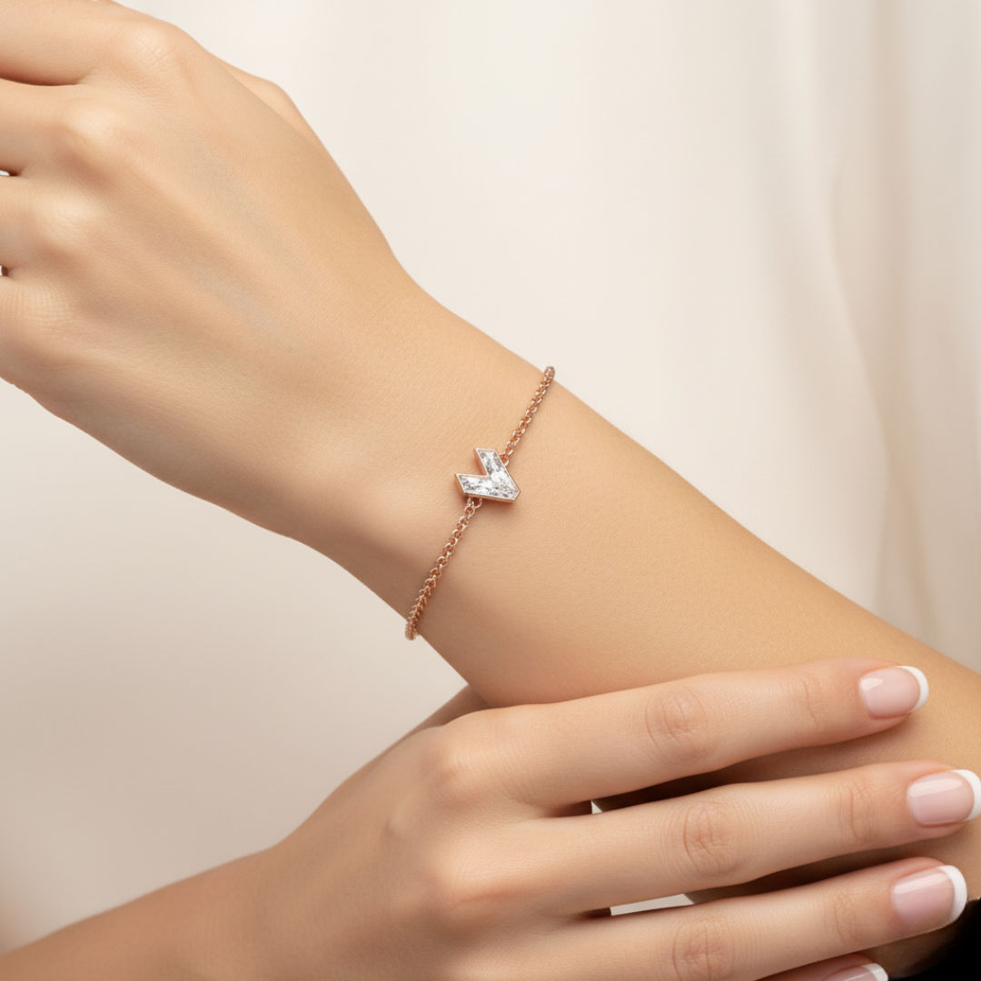 Alphabet Initial V 18K Gold, Rosegold or Whitegold Bracelet w. Solitaire Lab-Grown Diamond