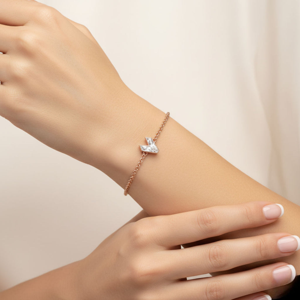 Alphabet Initial V 18K Gold, Rosegold or Whitegold Bracelet w. Solitaire Lab-Grown Diamond