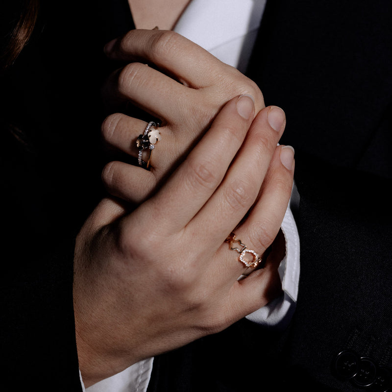 Mid Cloud 18K Gold Ring w. Milky Quartz & Diamond