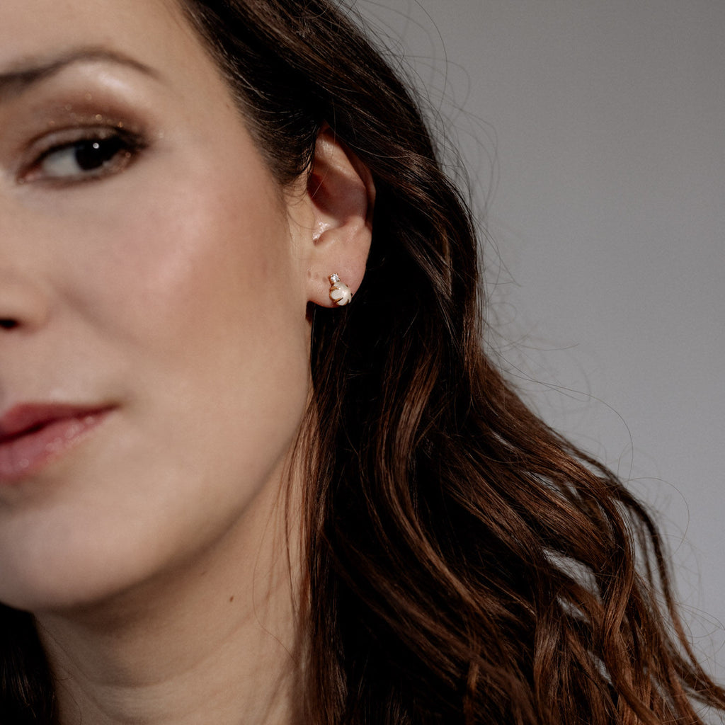 Mid Cloud 18K Gold Studs w. Milkey Quartz & Diamonds