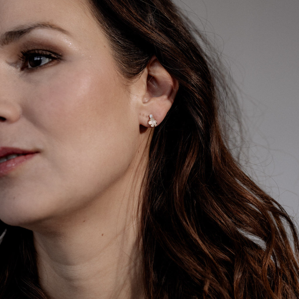 Mid Cloud 18K Gold Studs w. Milkey Quartz & Diamonds