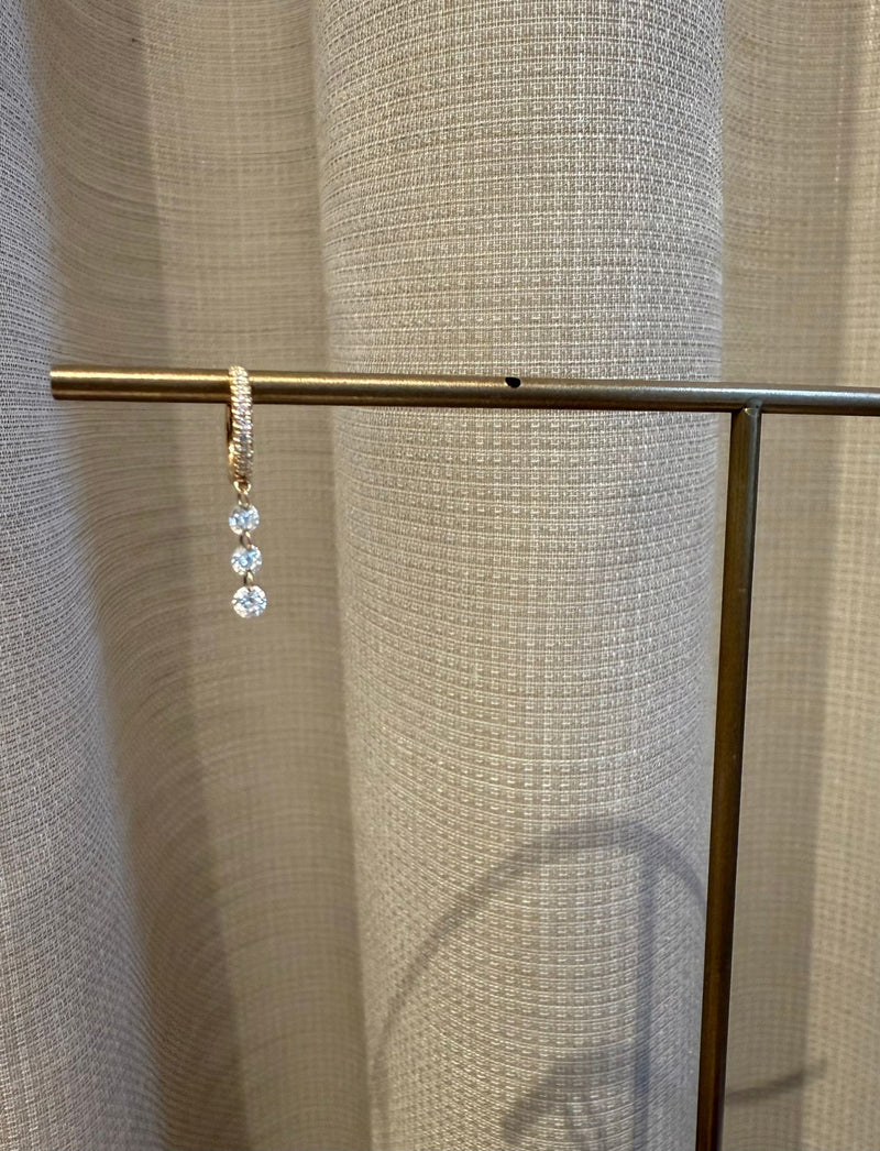 Vivre 14K Gold Huggie w. 3 Diamonds