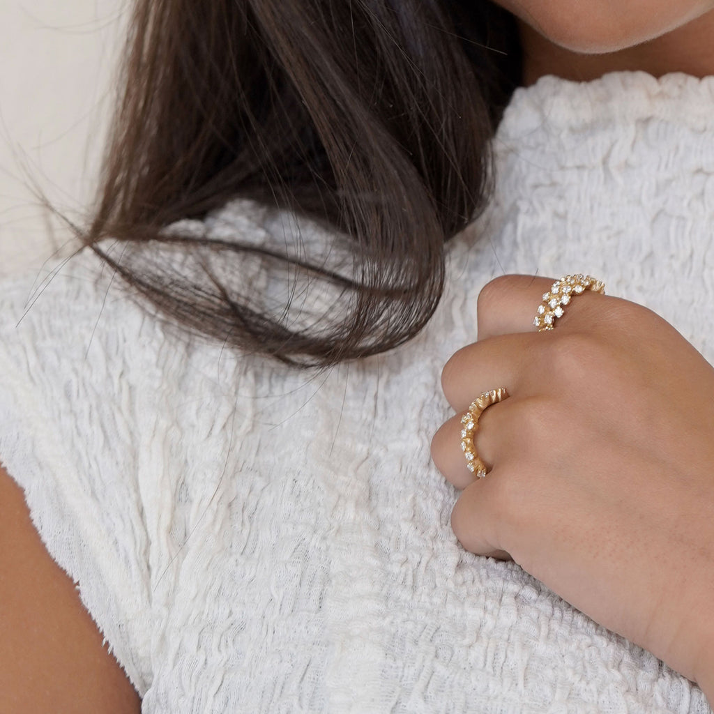 Frosty Half Eternity 18K Gold Ring w. Diamonds