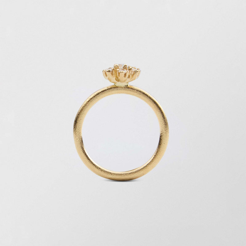 Frosty Halo 18K Gold Ring w. 7 Diamonds