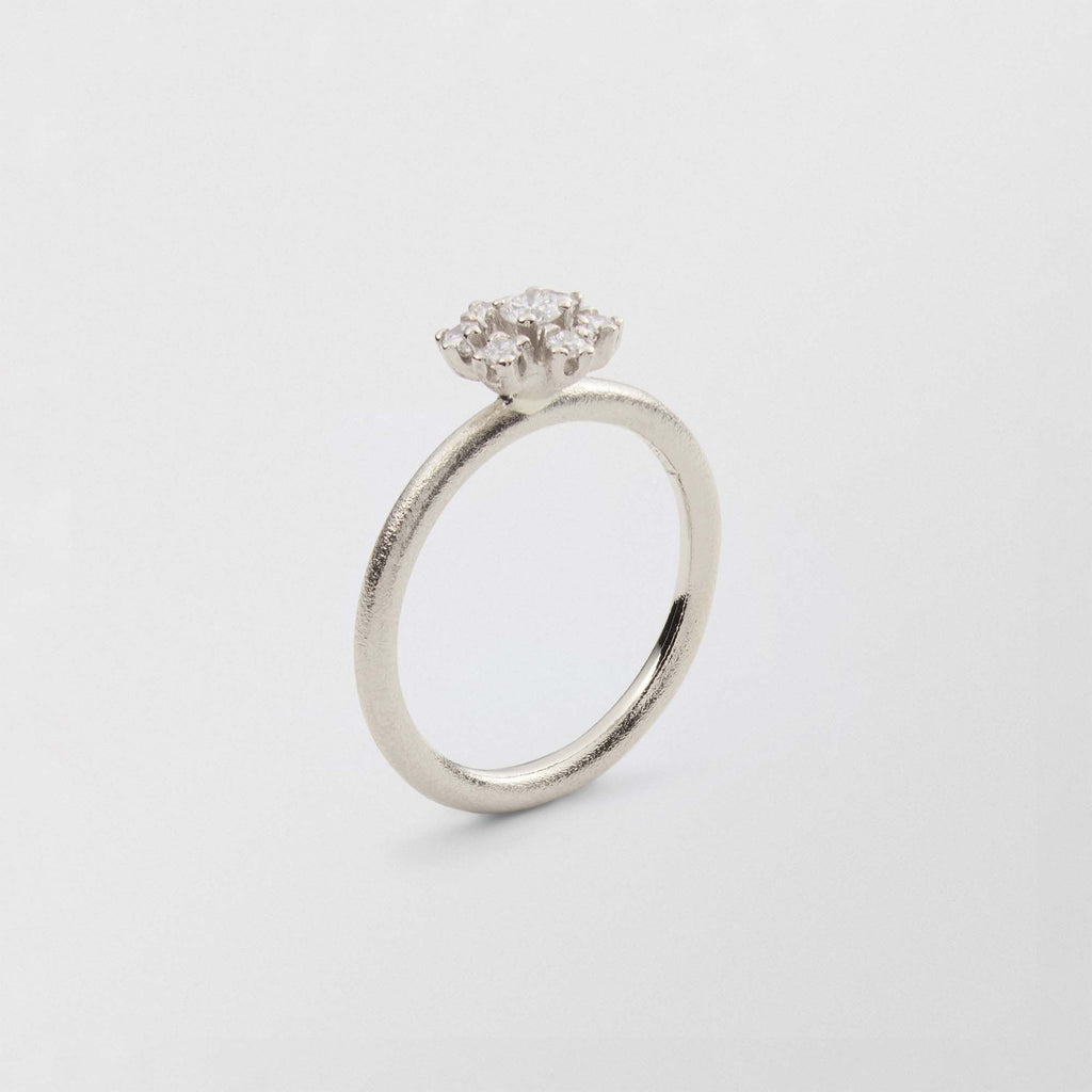 Frosty Halo 18K Whitegold Ring w. 7 Diamonds