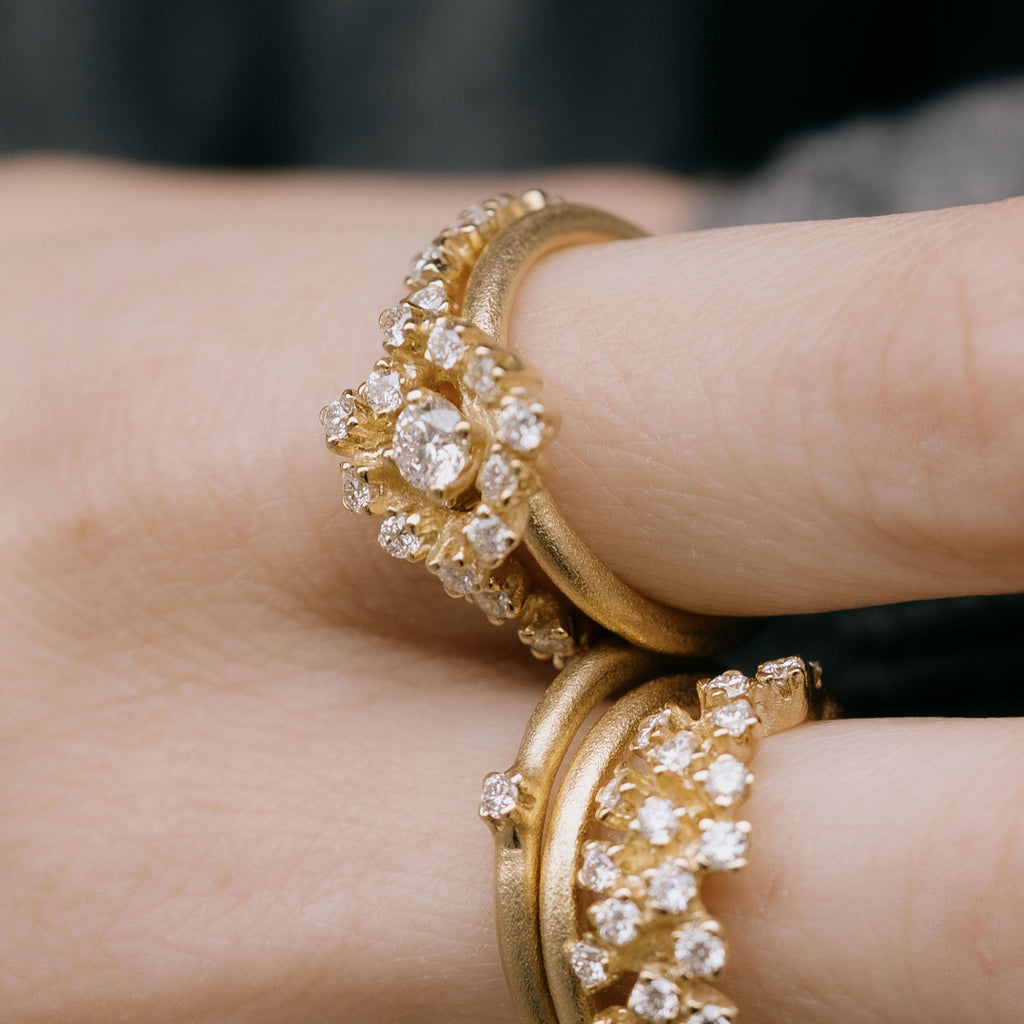 Frosty Halo 18K Gold Ring w. 12 Diamonds