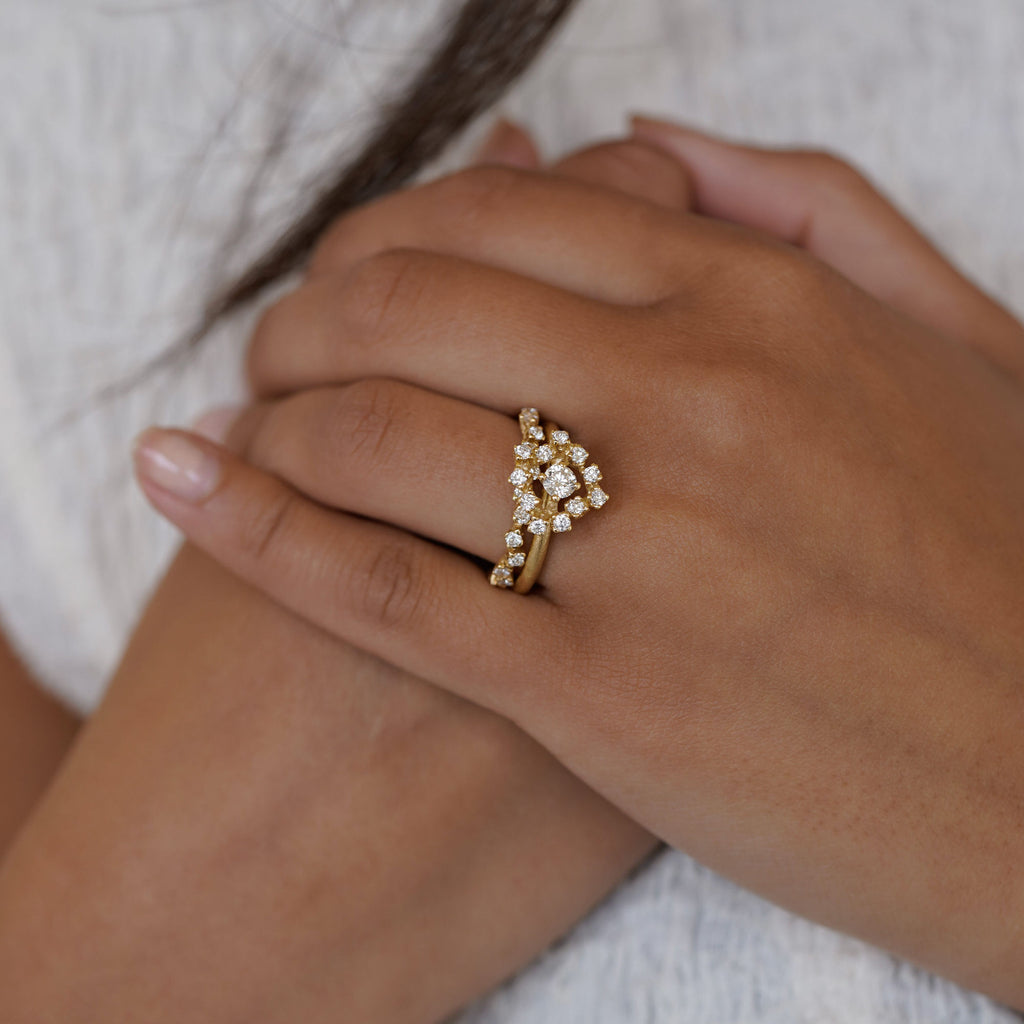 Frosty Halo 18K Gold Ring w. 12 Diamonds