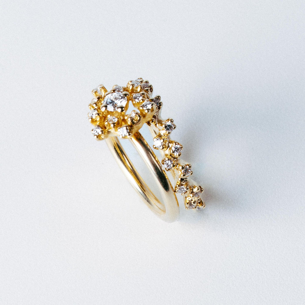 Frosty Halo 18K Gold Ring w. 12 Diamonds