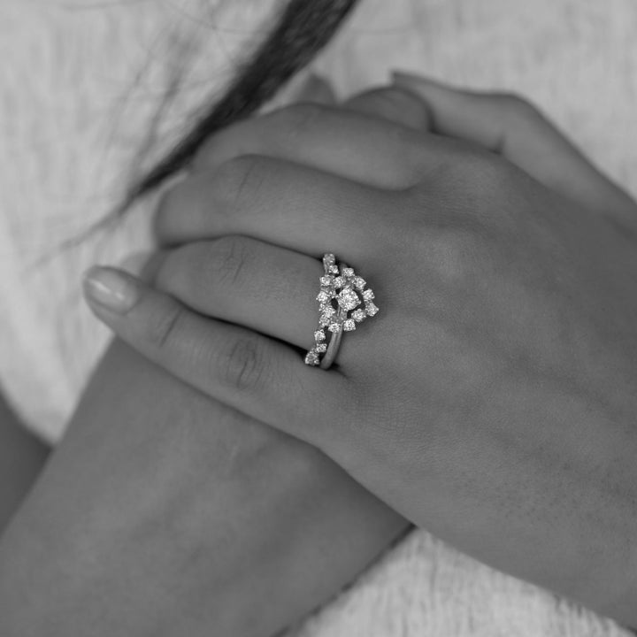 Frosty Halo 18K Whitegold Ring w. 12 Diamonds