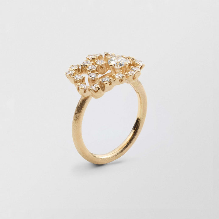 Frosty Swirl 18K Gold Ring w. Diamonds