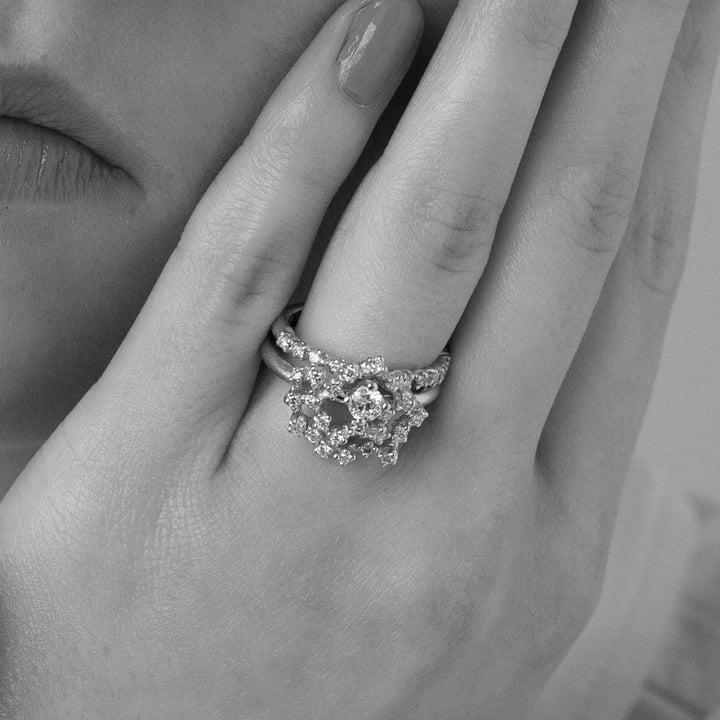 Frosty Swirl 18K Whitegold Ring w. Diamonds