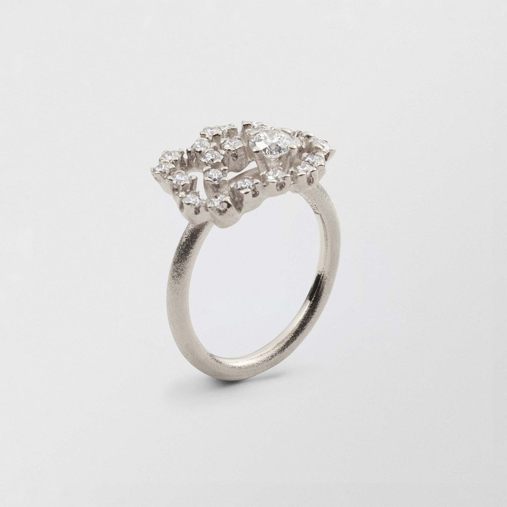 Frosty Swirl 18K Whitegold Ring w. Diamonds