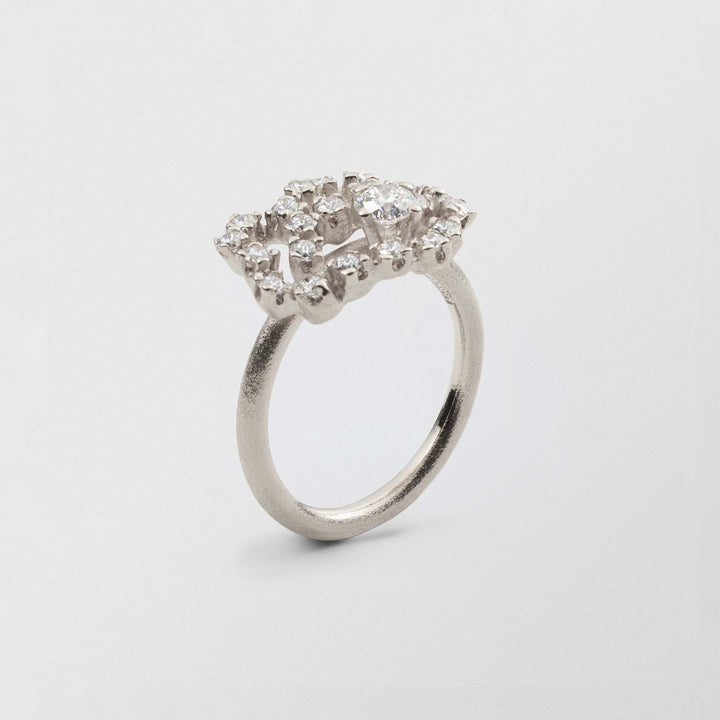 Frosty Swirl 18K Whitegold Ring w. Diamonds