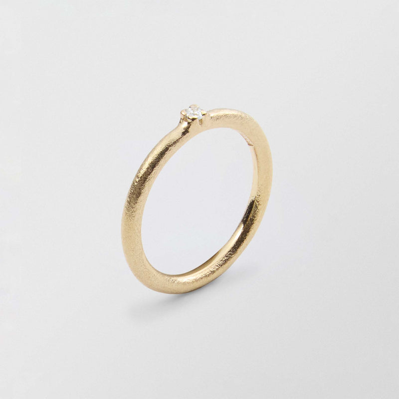 Frosty Solitaire 18K Gold Ring w. Diamond
