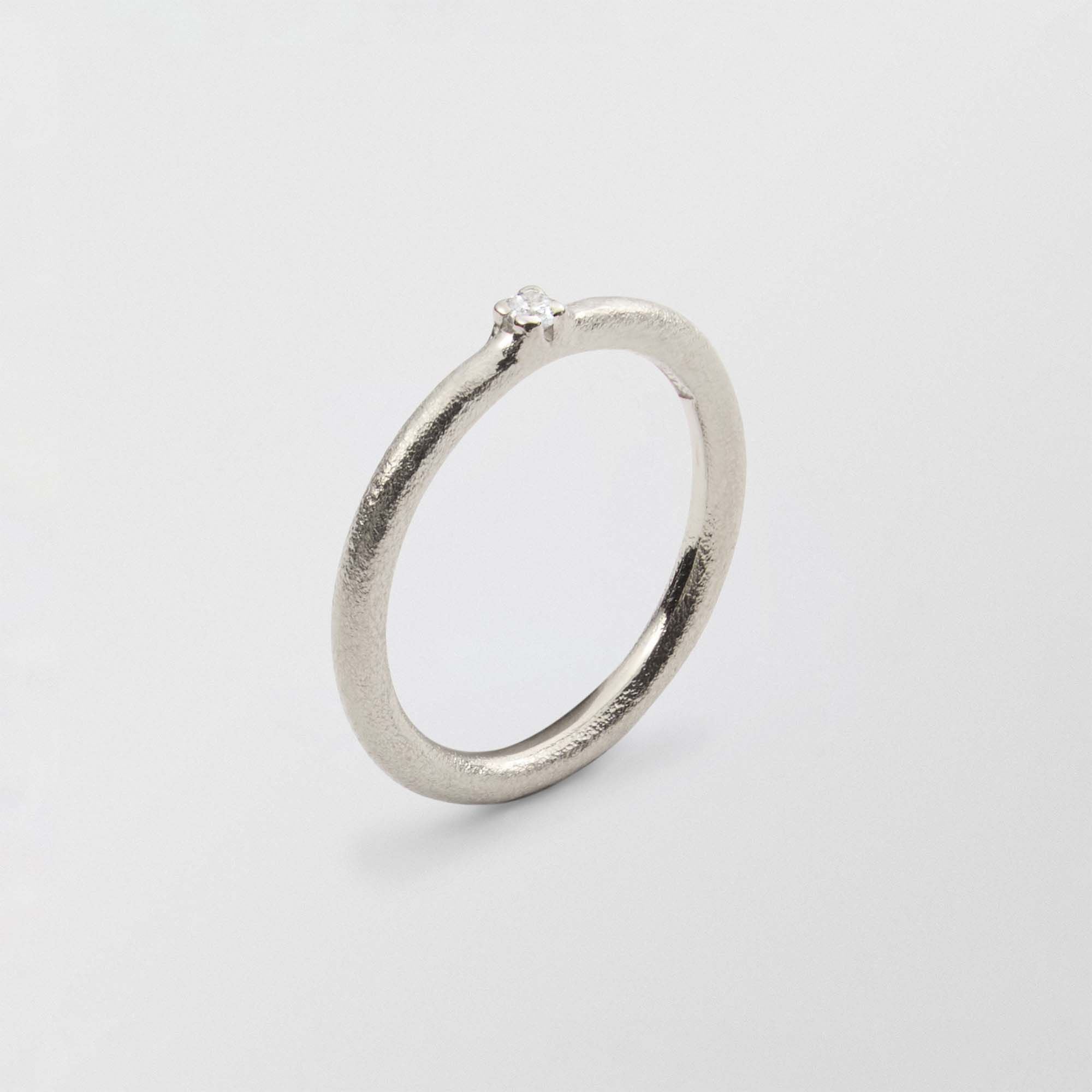 Frosty Solitaire 18K Whitegold Ring w. Diamond