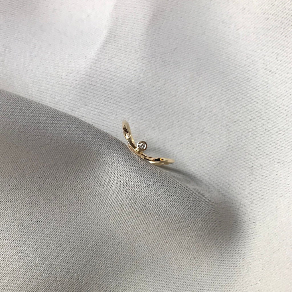 Welle 14K Gold Ring W. Diamant