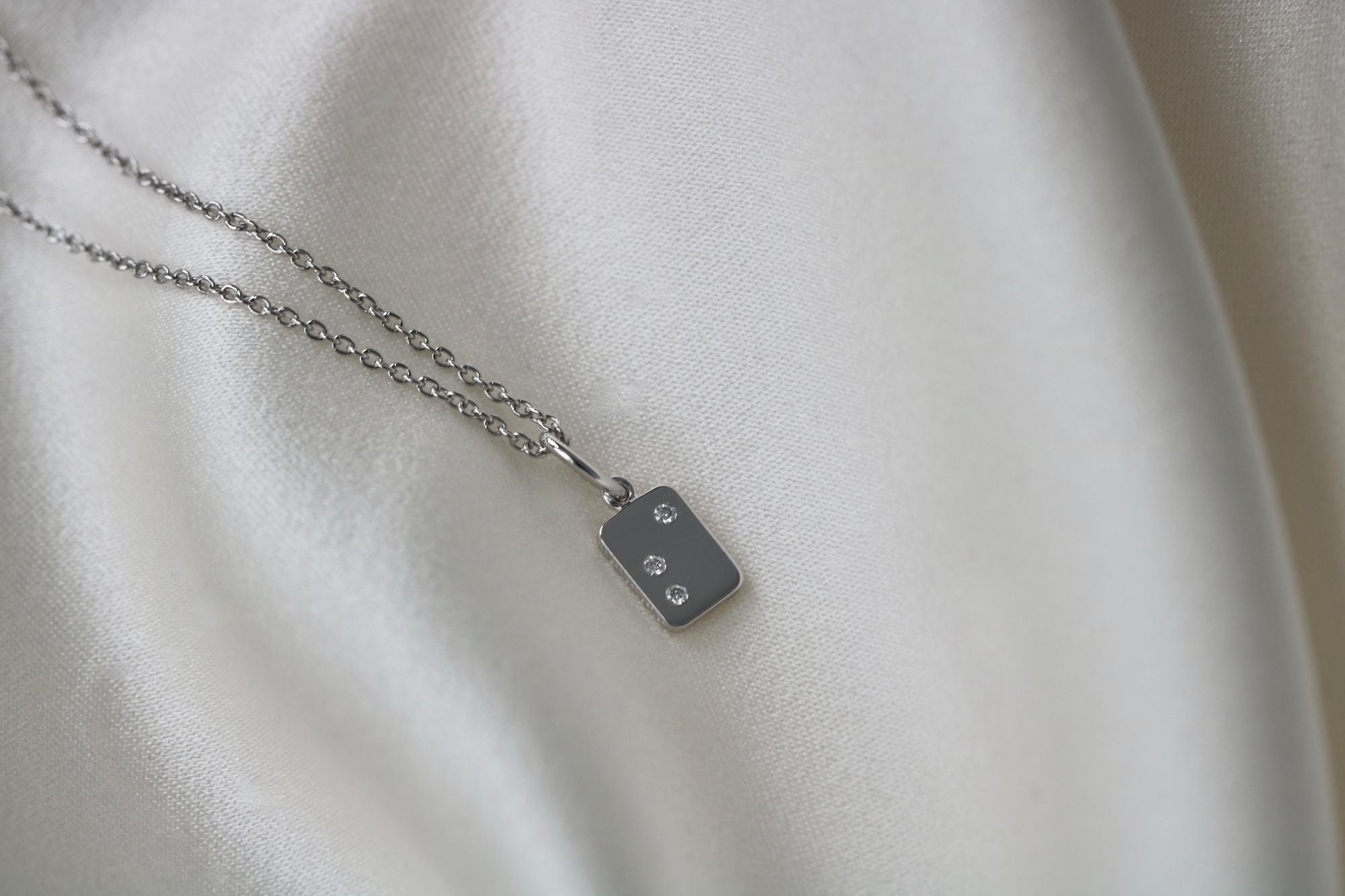 My Secret W 18K Whitegold Pendant w. Diamonds