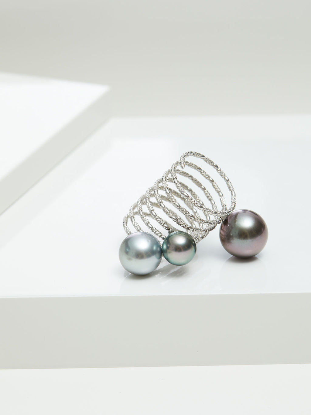 Long Wrap 18K Whitegold Ring w. Tahiti Pearls