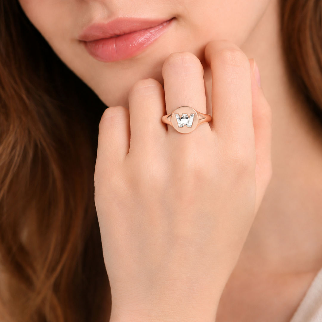 Alphabet 18K Whitegold Initial W Signet Ring w. Solitaire Lab-Grown Diamond