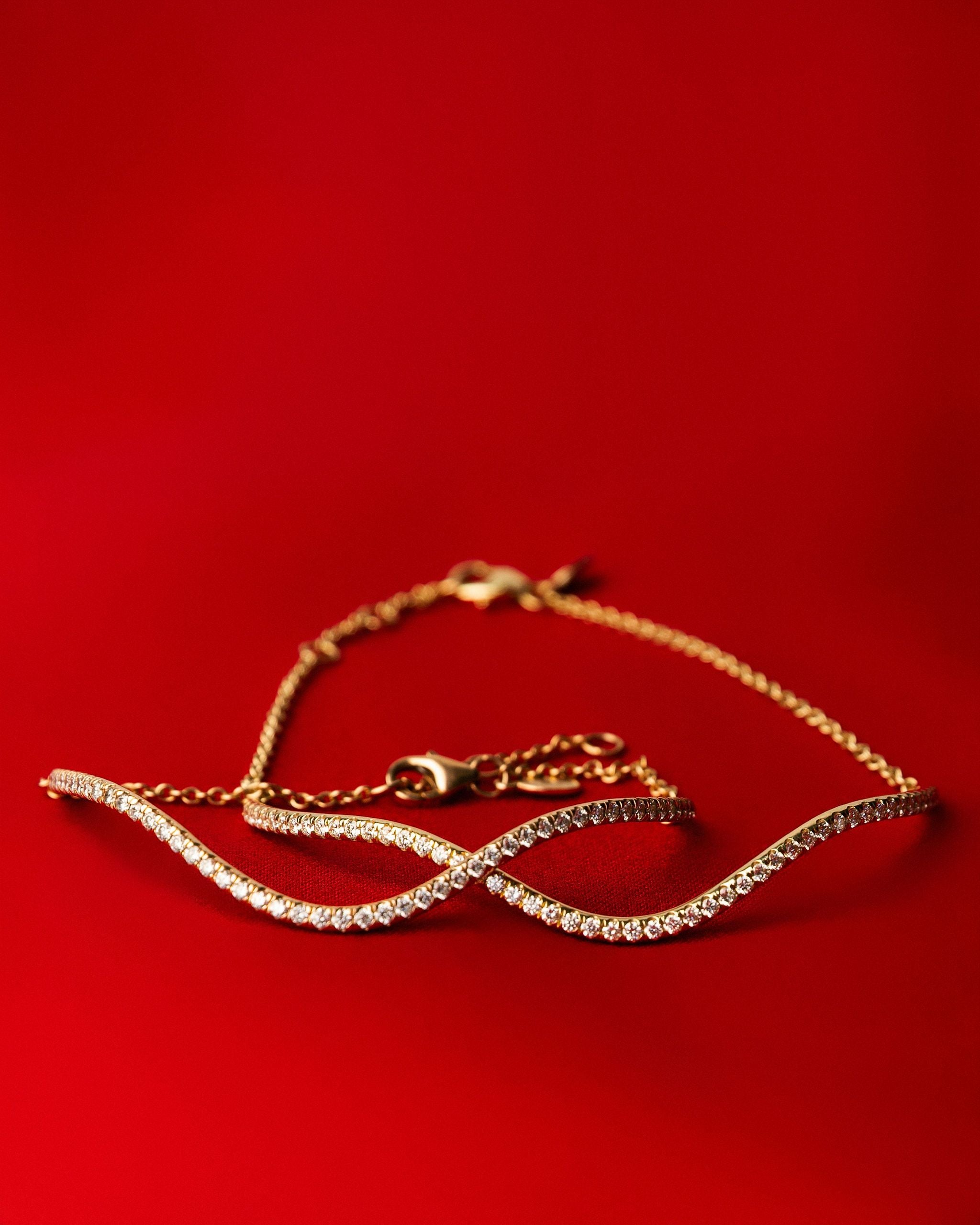 Wave 14K Gold Bracelet w. Diamond