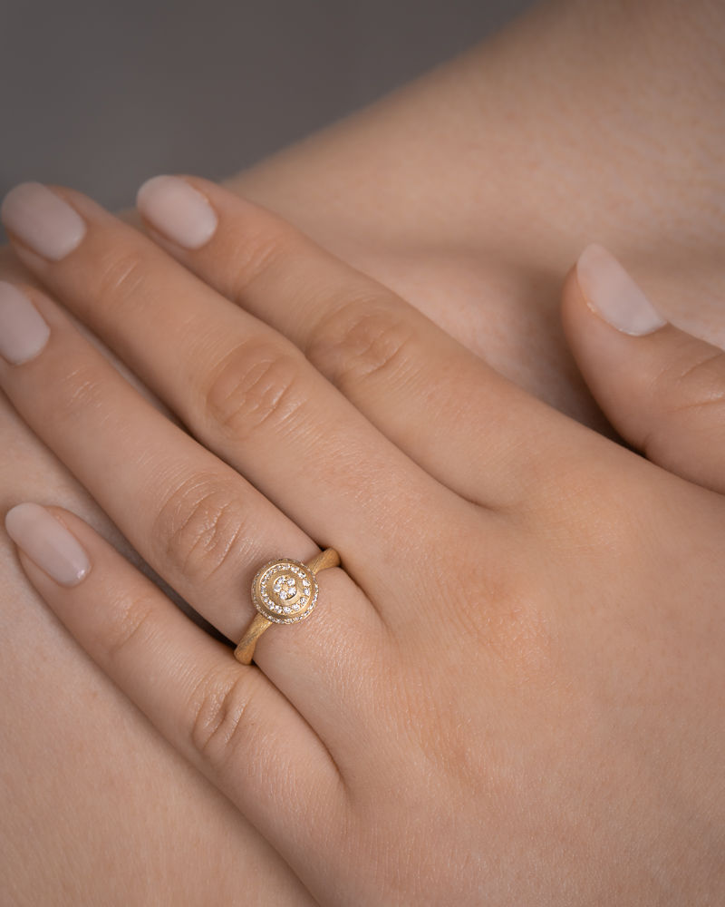 Big Mushroom Ripple 18K Gold Ring w. Diamonds