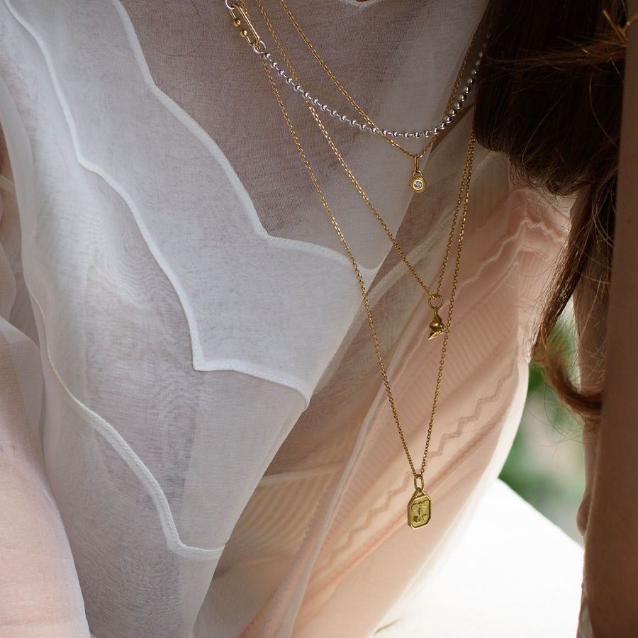 World Gold Day Bi 18K Guld Vedhæng m. Diamant