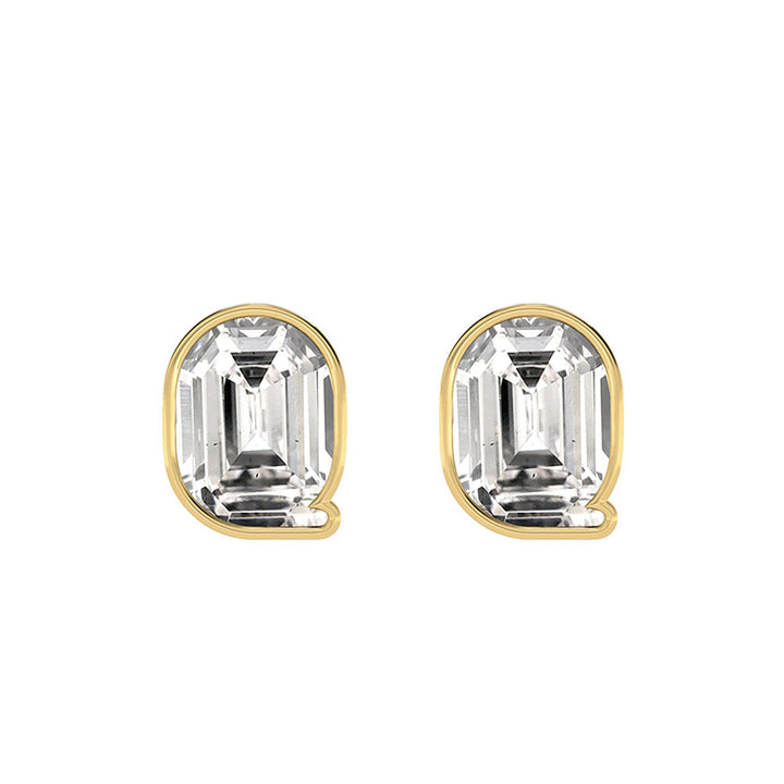 Alphabet Initial Q 18K Gold, Whitegold or Rosegold Stud Earrings w. Solitaire Lab-Grown Diamond