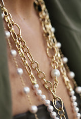 18K Gold Necklace w. Akoya Pearls