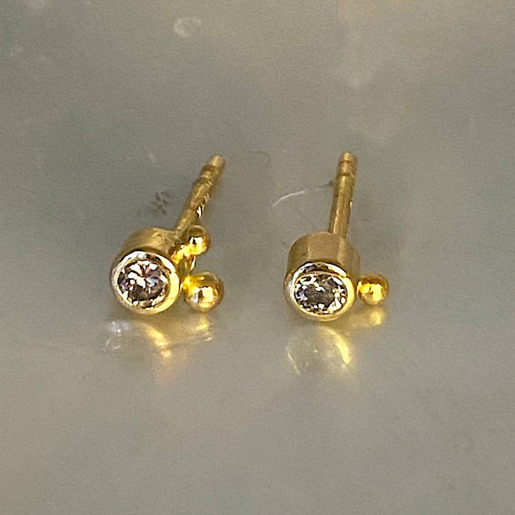 18K & 22K Guld Studs m. Diamanter