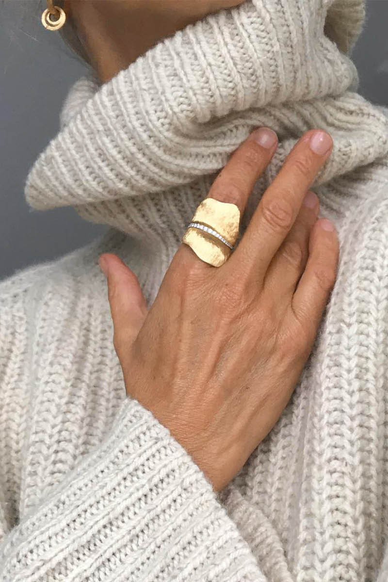 Large Leaves 18K Gold Ring w. Diamonds