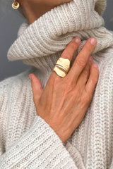 Large Leaves 18K Gold Ring w. Diamonds