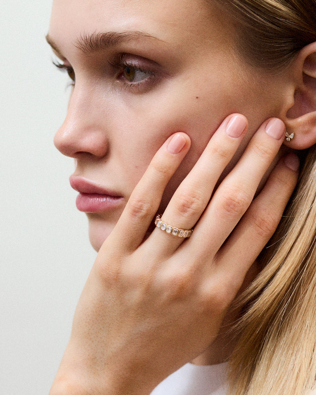 Cut Eternity 14k or 18k Whitegold Ring w. Lab-Grown Diamonds