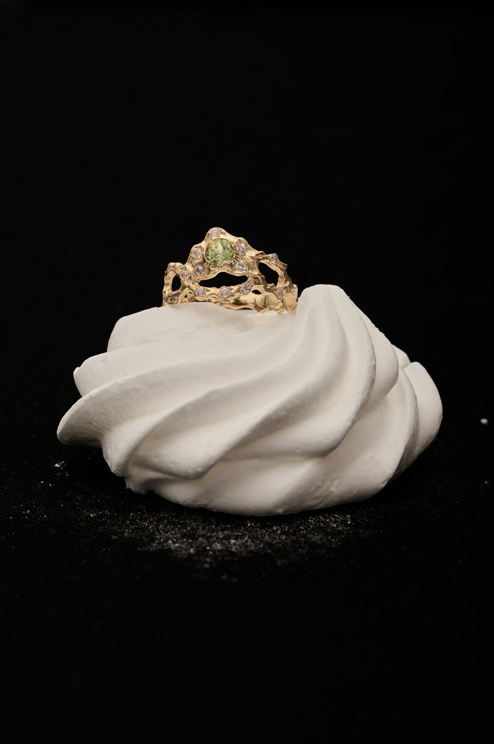 August Birthstone 18K Gold Ring w. Peridot & Sapphires