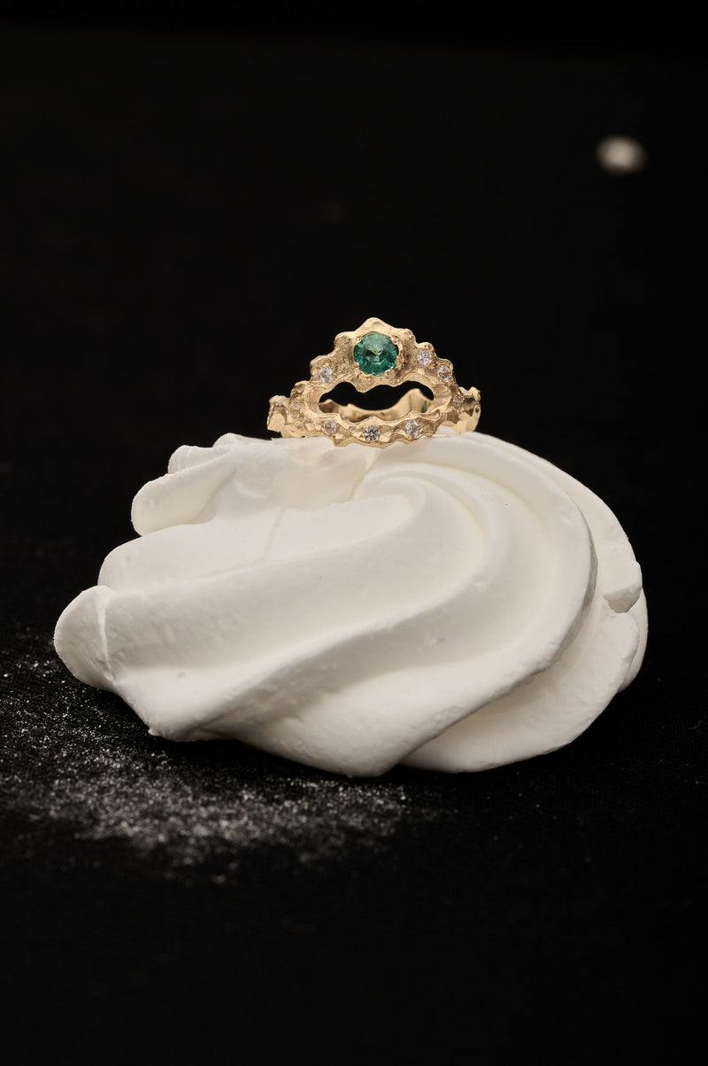 May Birthstone 18K Gold Ring w. Emerald & Sapphires