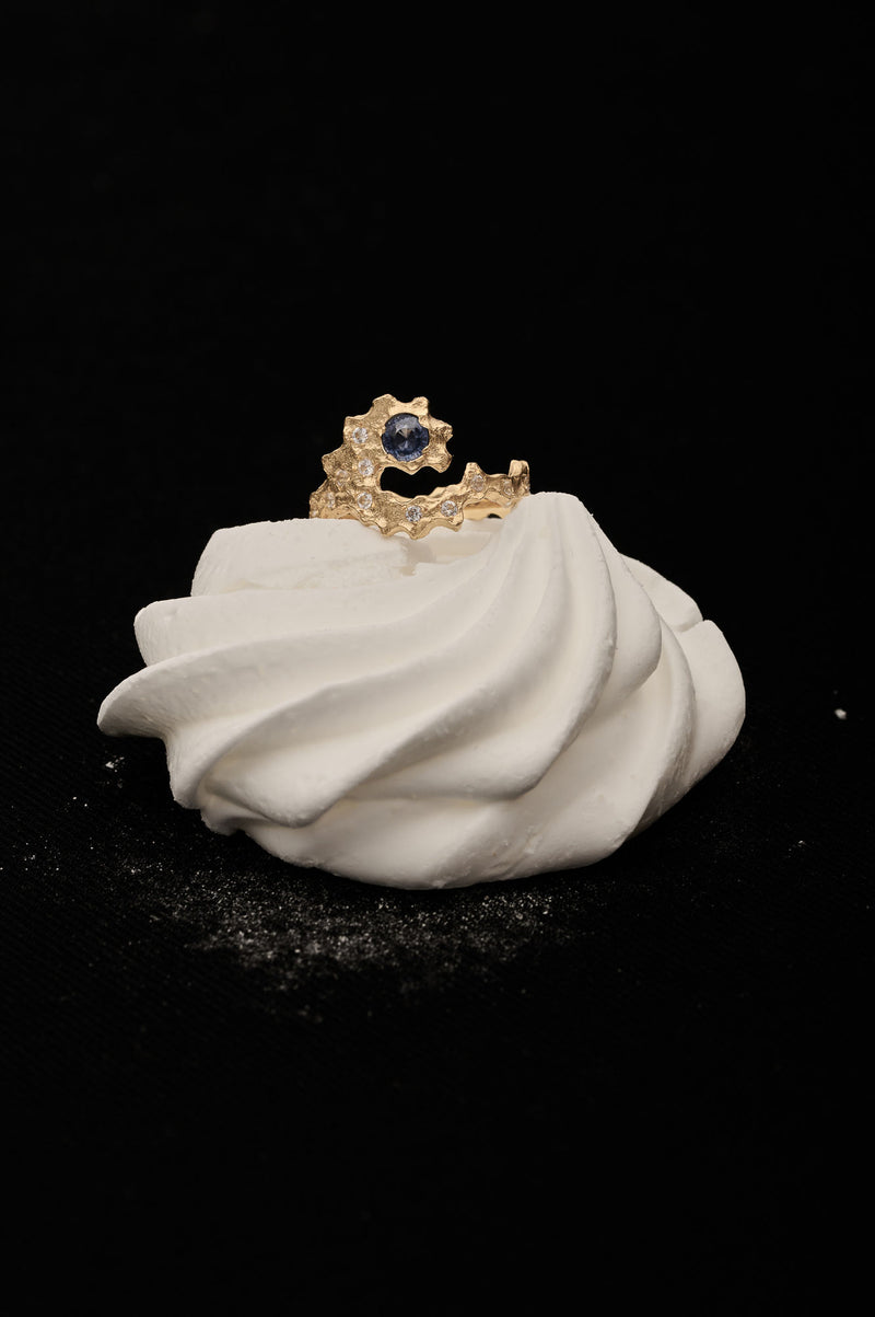 September Birthstone 18K Gold Ring w. Sapphires