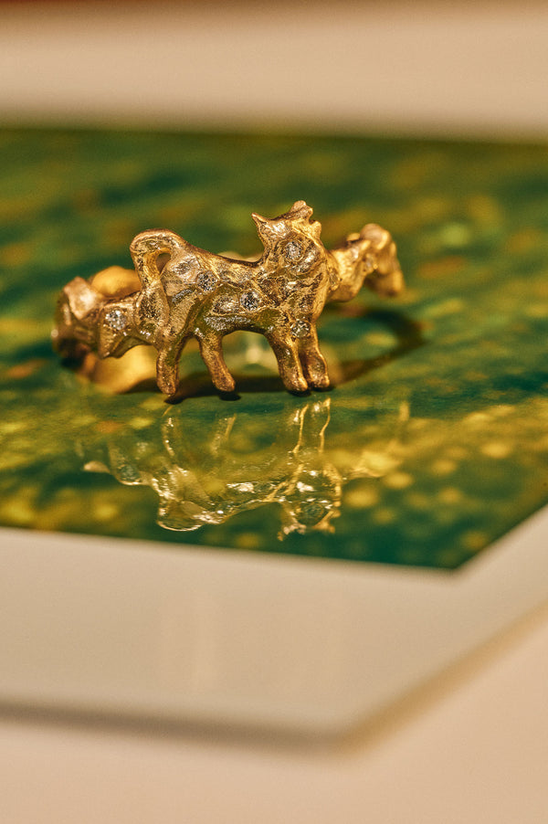 Taurus 18K Gold Ring w. Diamonds