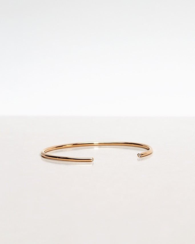 Hidden Gem 18K Gold, Whitegold or Rosegold Bangle w. Diamonds