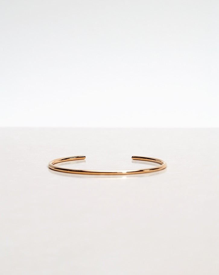 Hidden Gem 18K Gold, Whitegold or Rosegold Bangle w. Diamonds