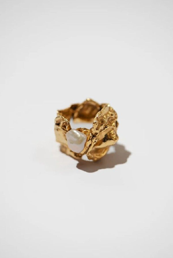 The Statement Extraordinaire Gold Plated Ring w. Pearls