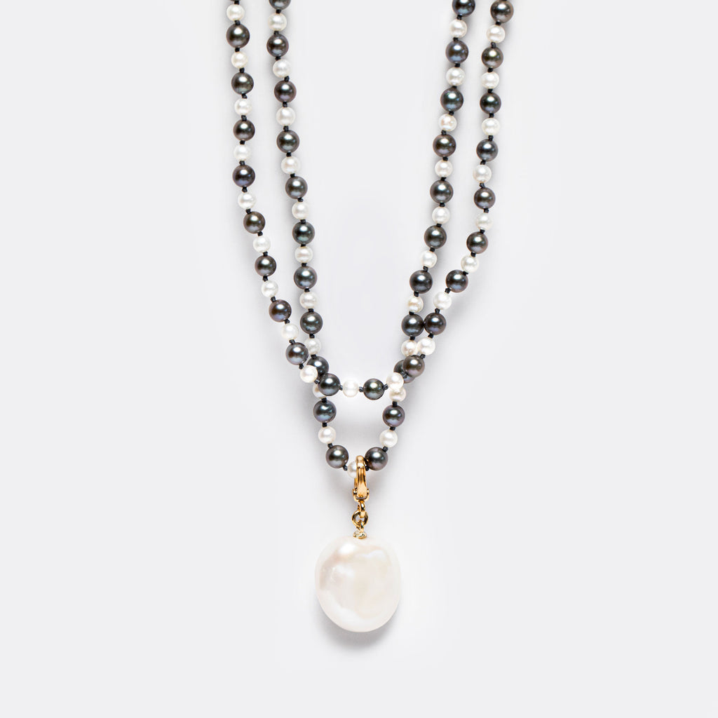 Pebble Grey & White Pearl 18K Gold Necklace