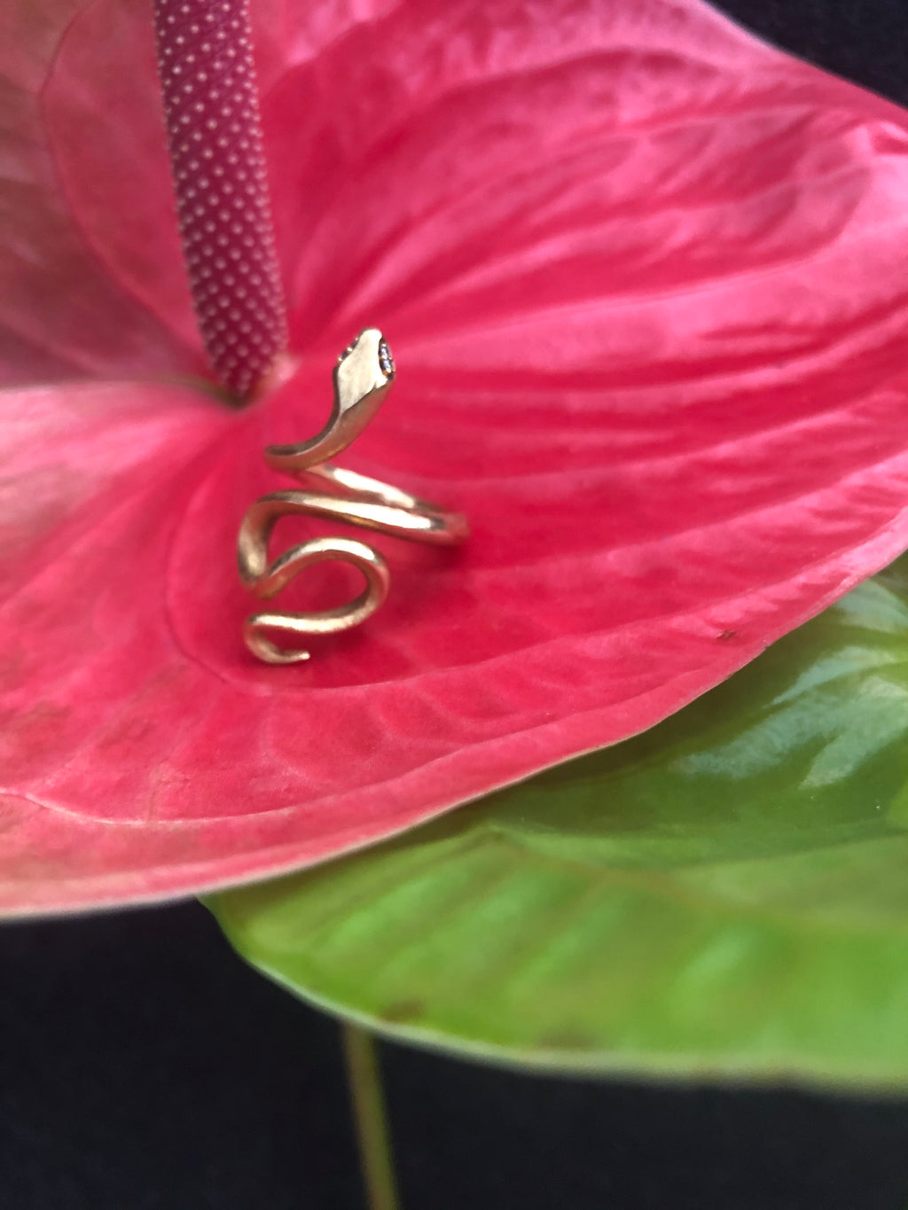 Medium Snakes 18K Gold Ring w. Diamonds