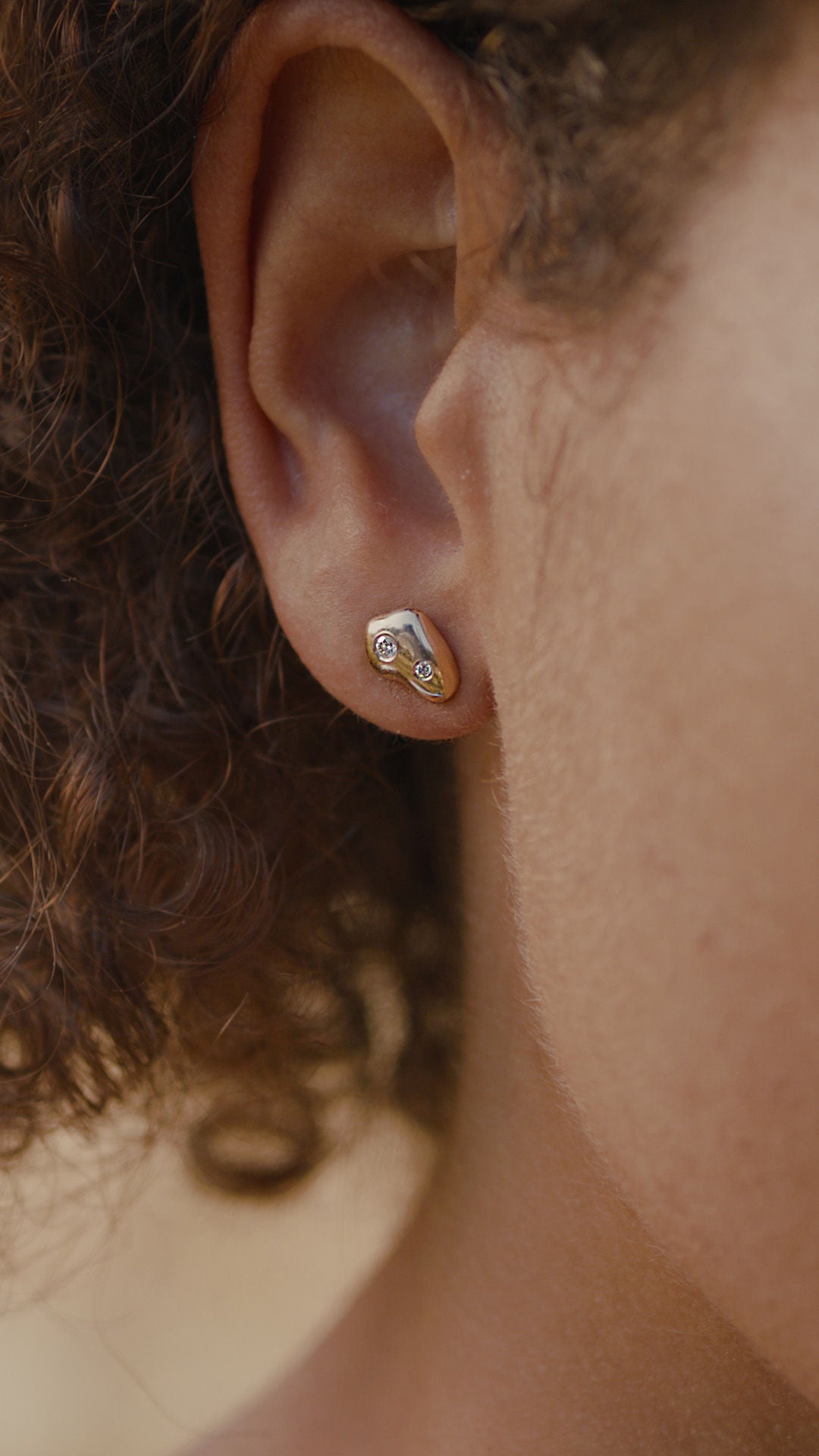 Spuma III 14K Gold Stud w. Diamond